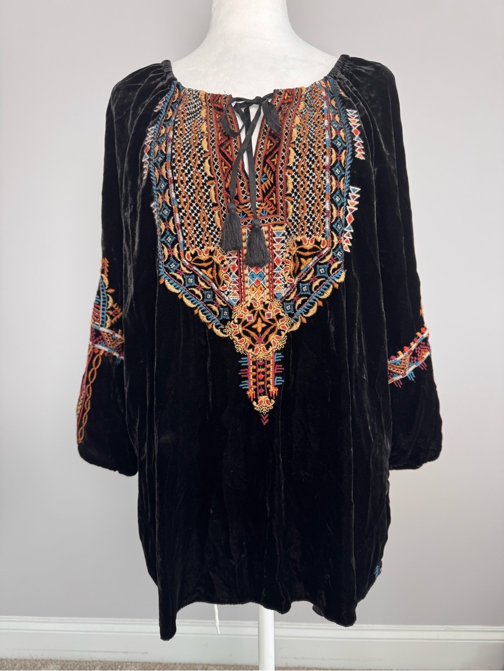 Johnny Was Naomi Black Velvet Peasant Blouse Embroidered Boho Tunic Top Size M